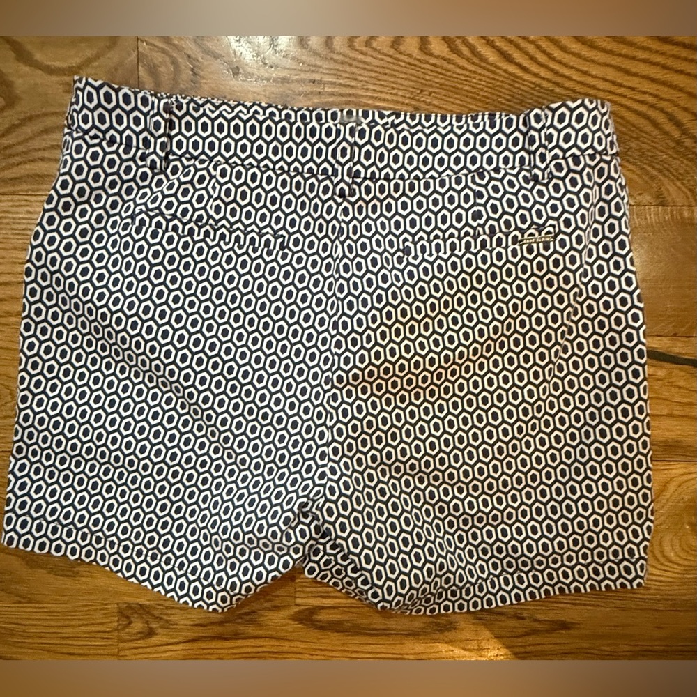 Anne Klein. Navy & White Honeycomb Shorts. Size 8. - Picture 2 of 6